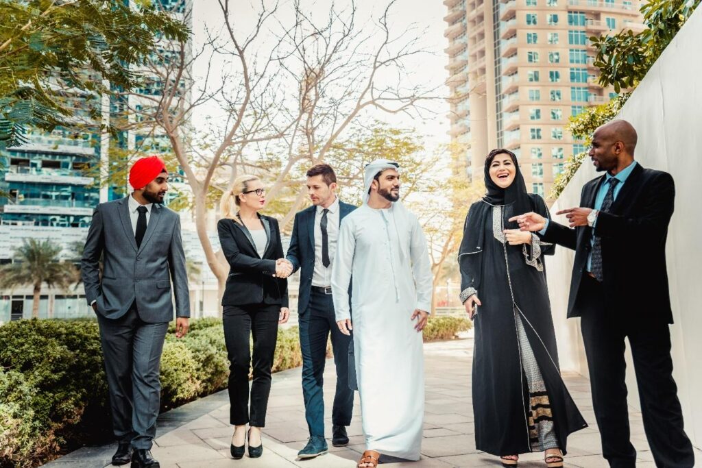 expats-friendly-community-in-dubai-group-of-expats-enjoying-in-dubai