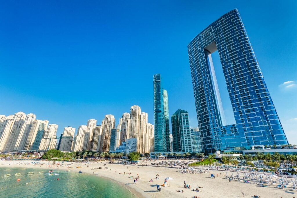 Dubai-marina-beach-view-showing-the-adress-marina-hotel