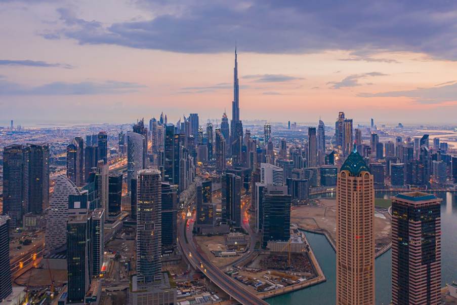 Dubai-sky-line-showing-burj-khalifa