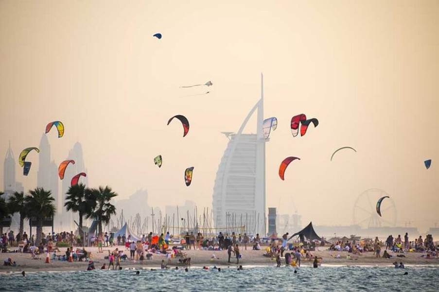 kite-beach-dubai-showing-burj-al-arab-hotel